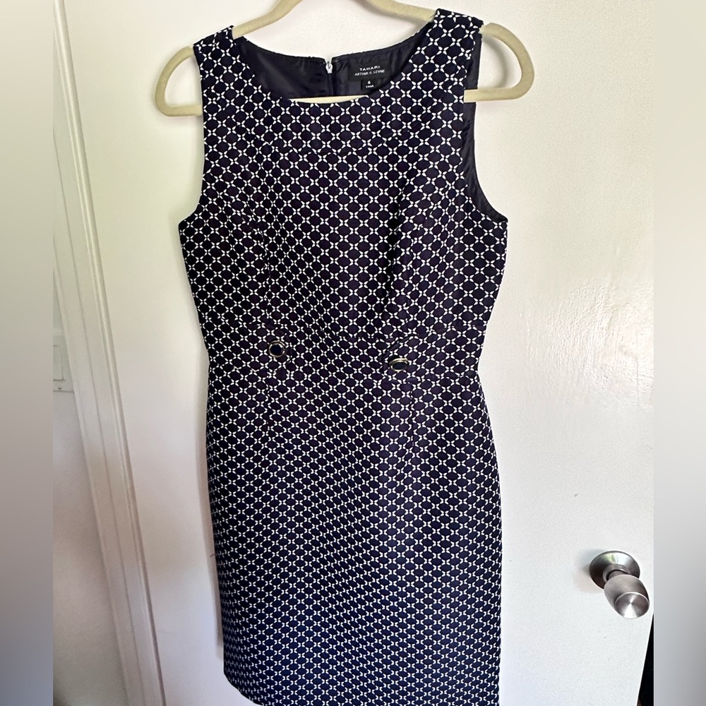 Tahari ASL Navy with Circle Design Shift Dress - Size 6